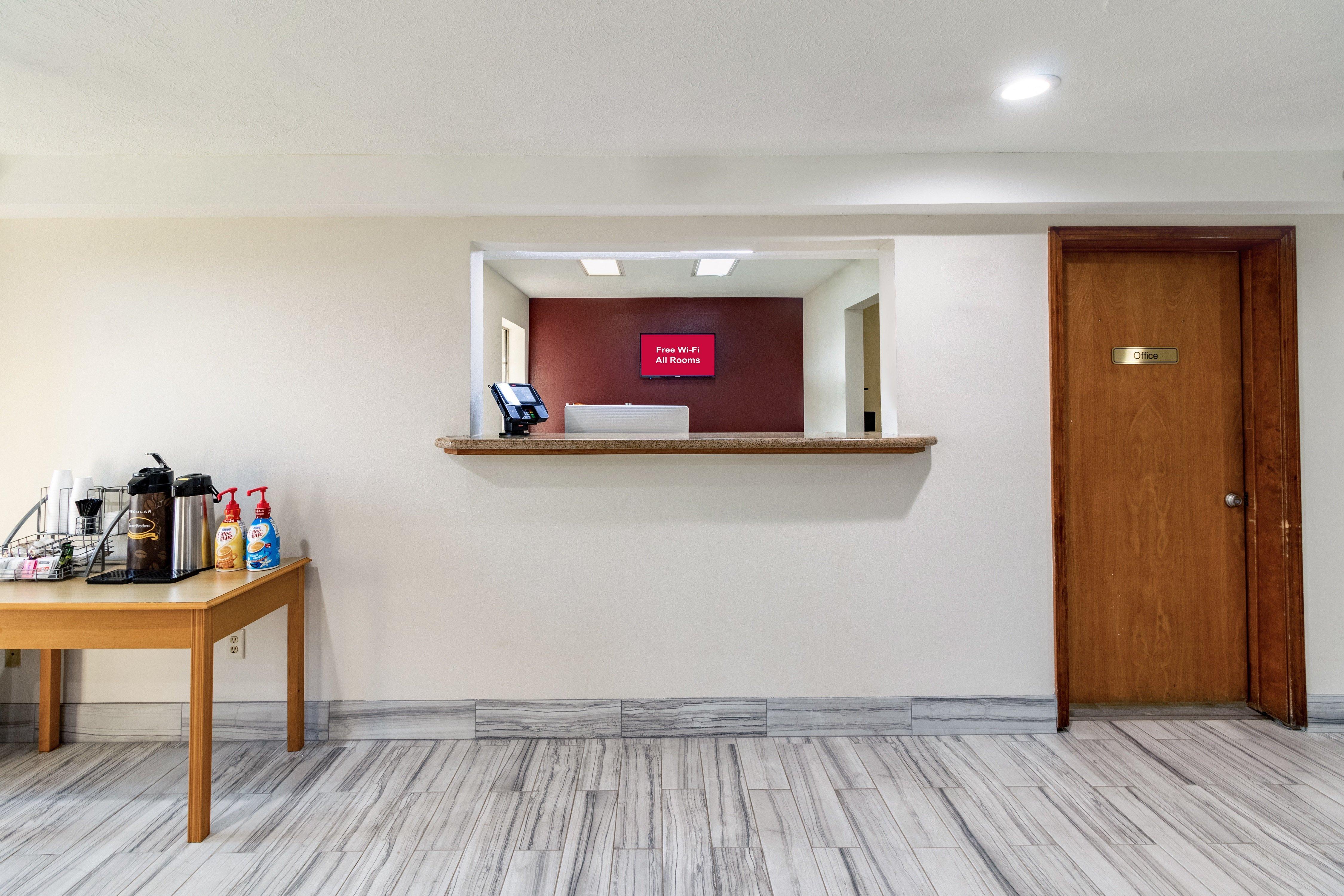 Red Roof Inn Cadiz Exterior photo